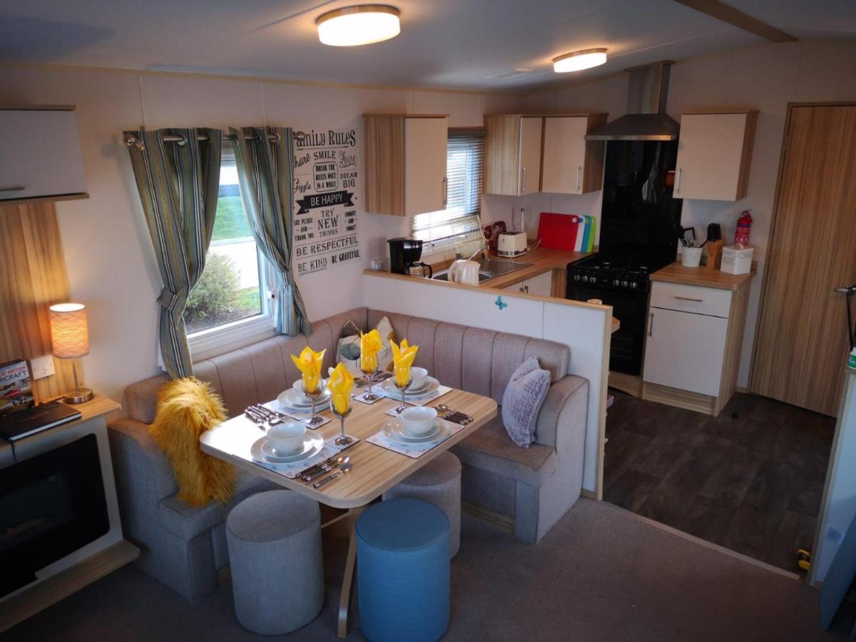 فندق تاتيرشالفي  Hot Tub Hols 61 Kingfisher Court المظهر الخارجي الصورة
